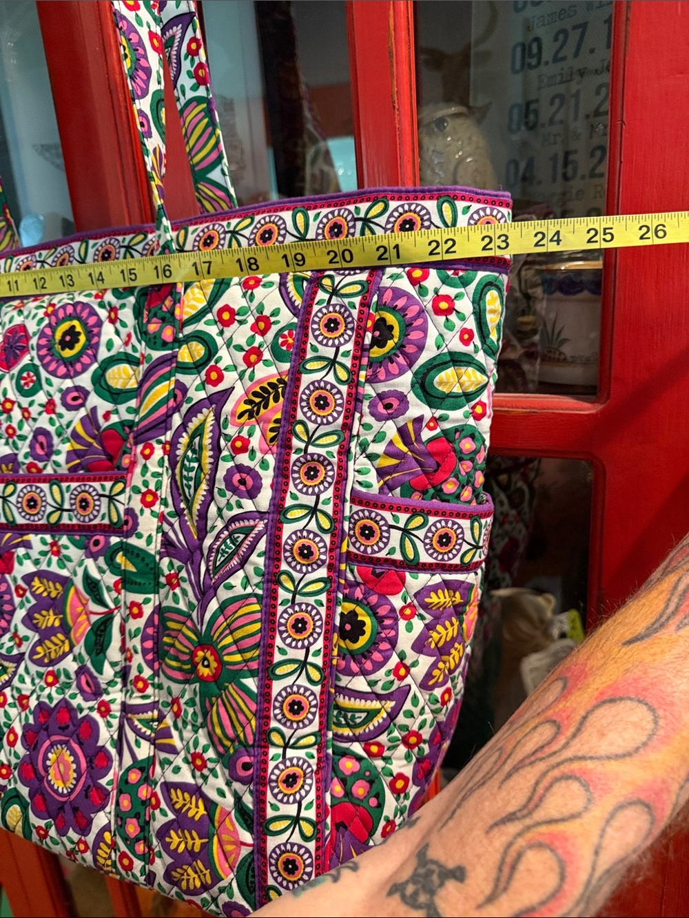 VERA BRADLEY Get Carried Away Extra Large Tote in Viva La Vera Pattern - Picture 7 of 11